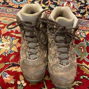 Hi-Tec Sienna Mid Waterproof Women’s Hiking Boot. Size 8